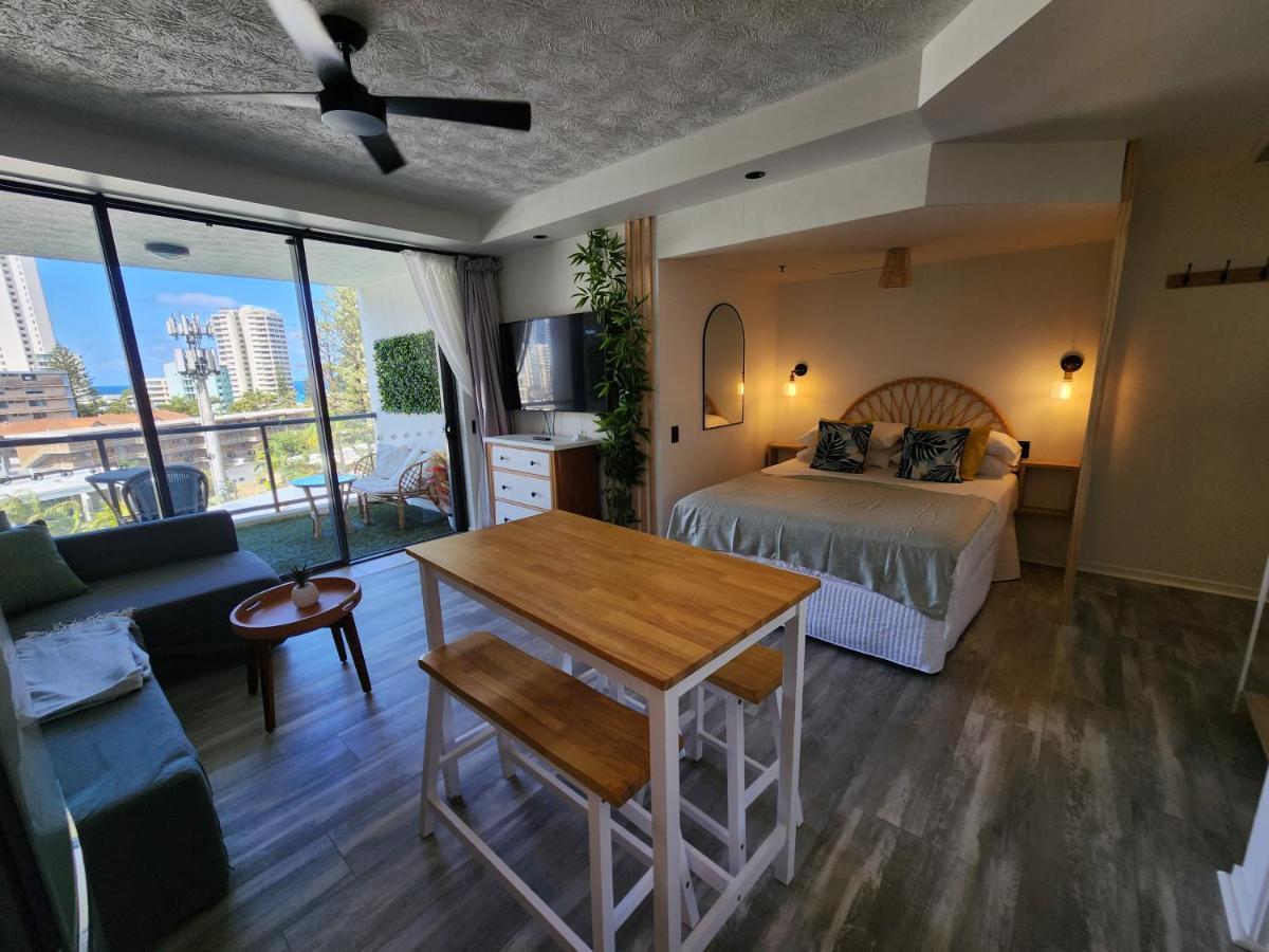 Stylish Apartment, Resort, With View, Pool, , Sauna * Gold Coast